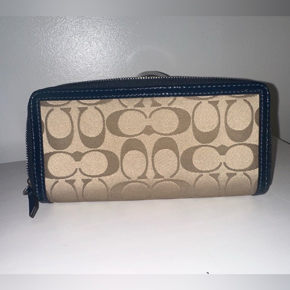 Coach bifold turnlock wallet! - Picture 2 of 5